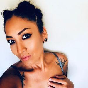 Meet your Posher, Yalanda